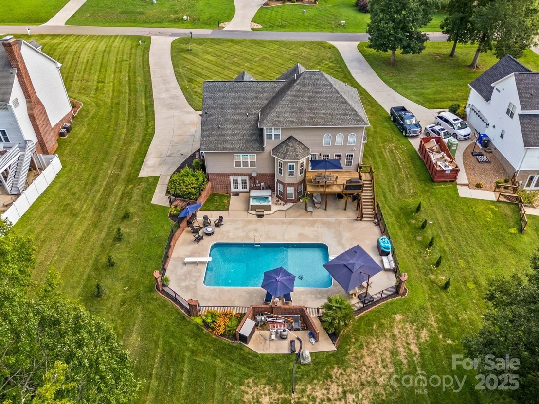 Photo of 415 Autumnlight Drive