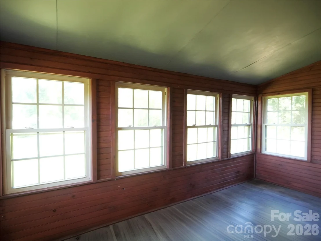 Photo of 2125 Whiteside Road
