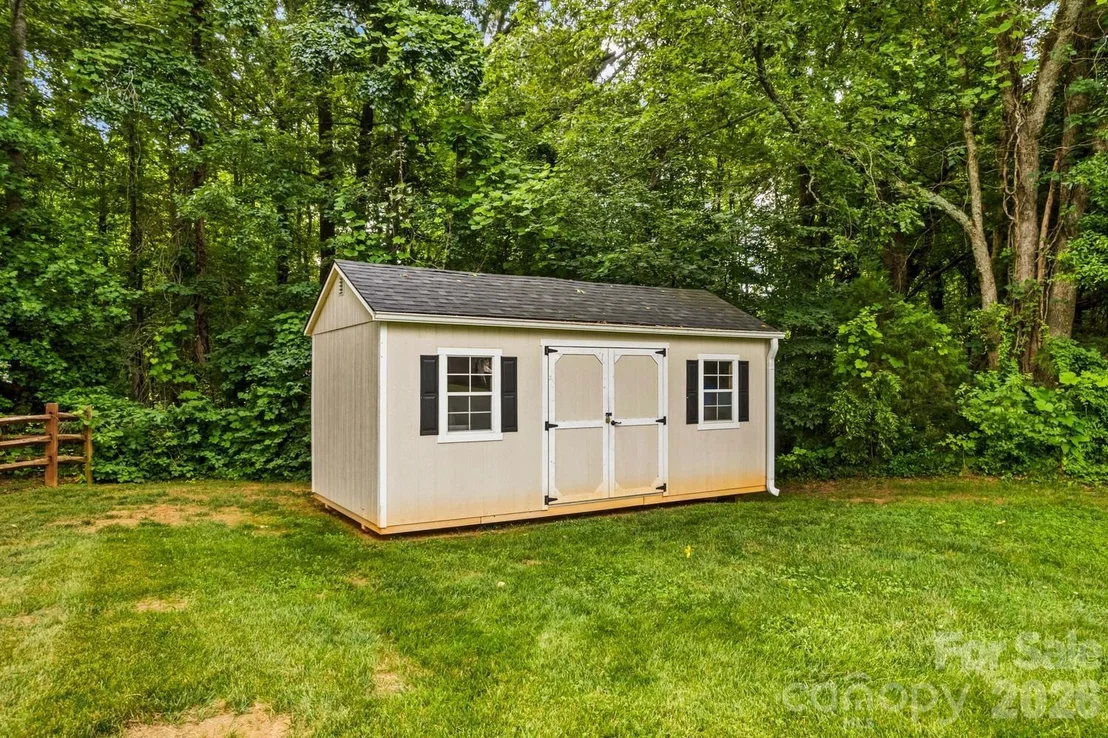 Photo of 596 Maple Ridge Circle