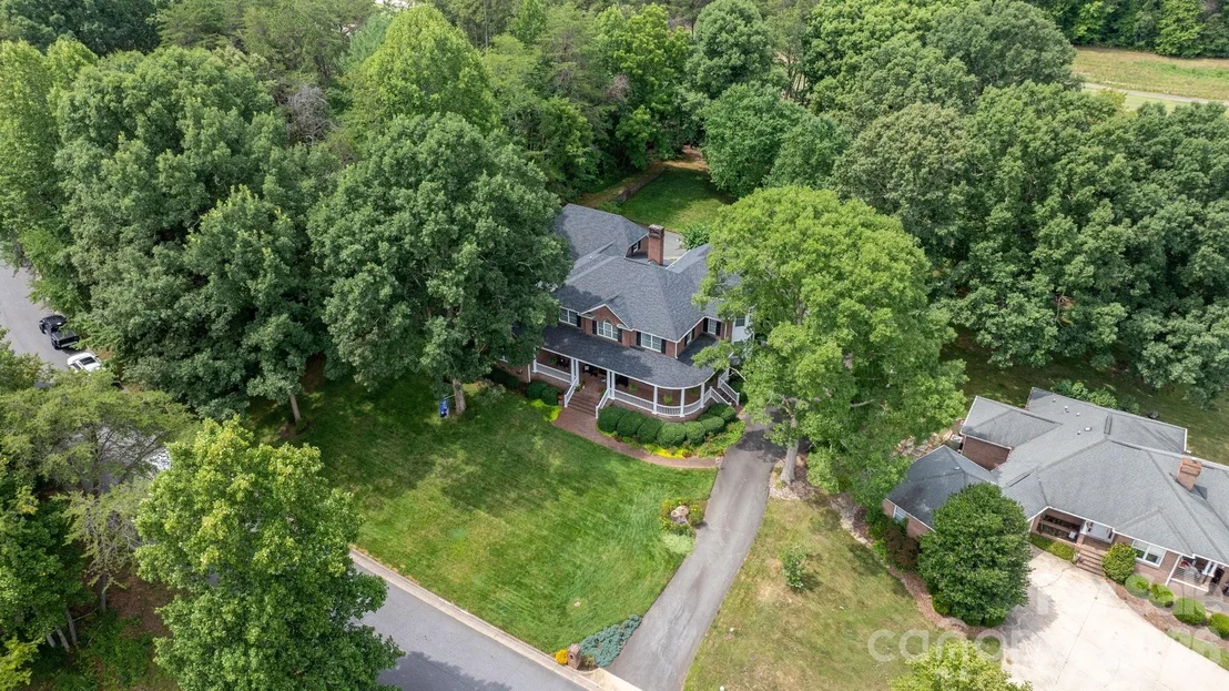 Photo of 3740 Pinecrest Drive NE