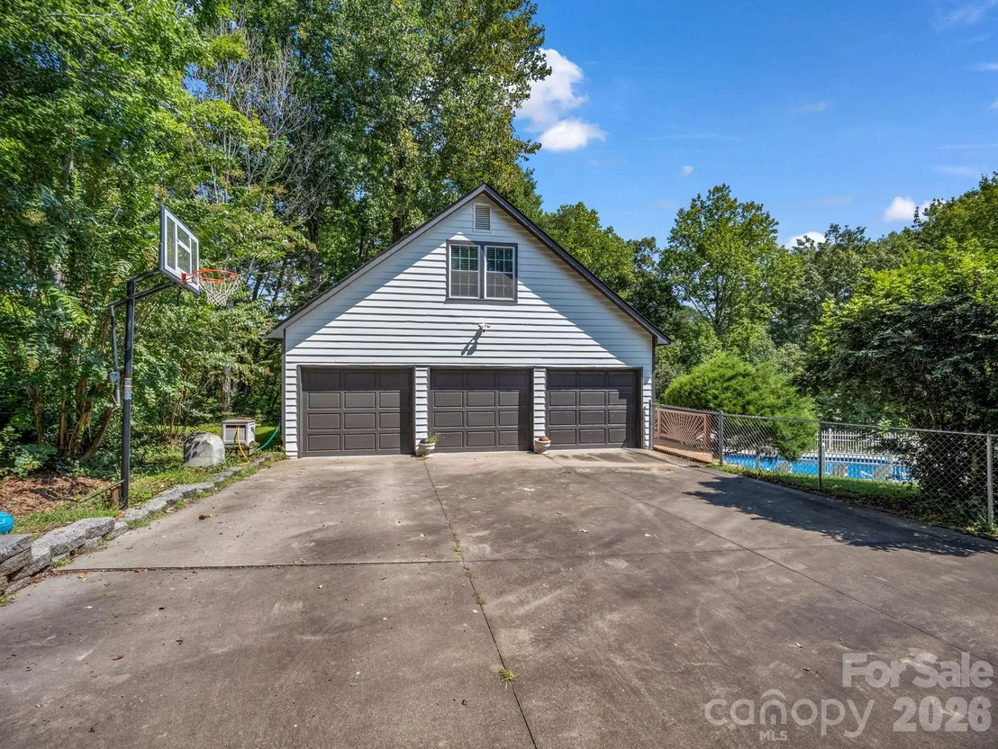 Photo of 215 Hillcrest Drive