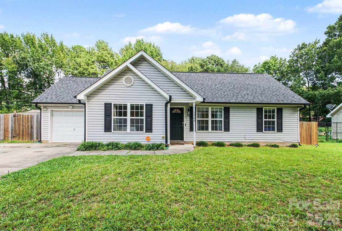 Photo of 1240 Log Cabin Road