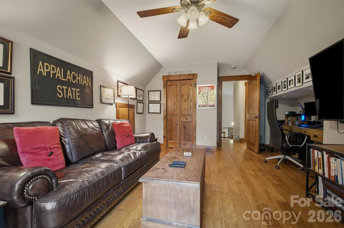 Photo of 2185 Cottage Park Road