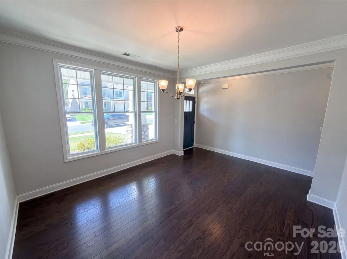 Photo of 7020 Chrysanthemum Road