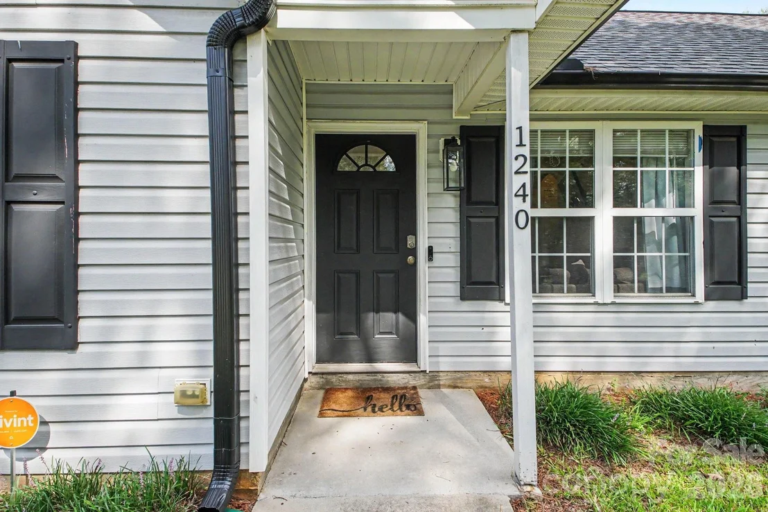 Photo of 1240 Log Cabin Road
