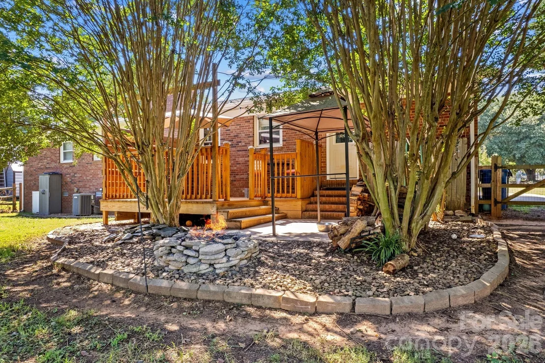 Photo of 230 E Old Farm Road