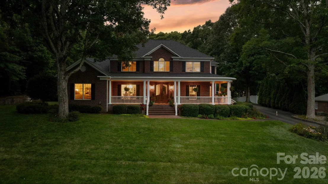 Photo of 3740 Pinecrest Drive NE