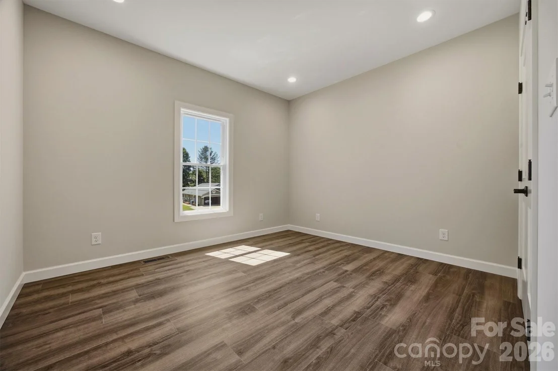 Photo of 107 Meadow View Street