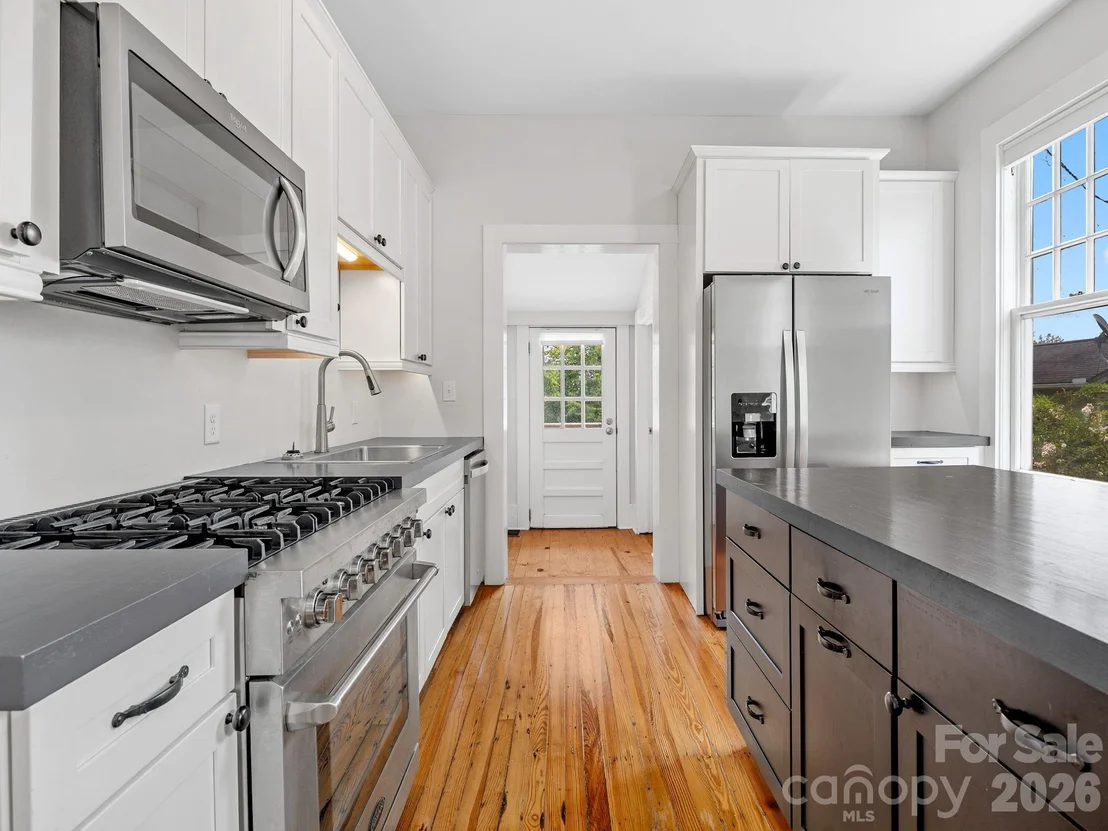 Photo of 143 Broadway Avenue