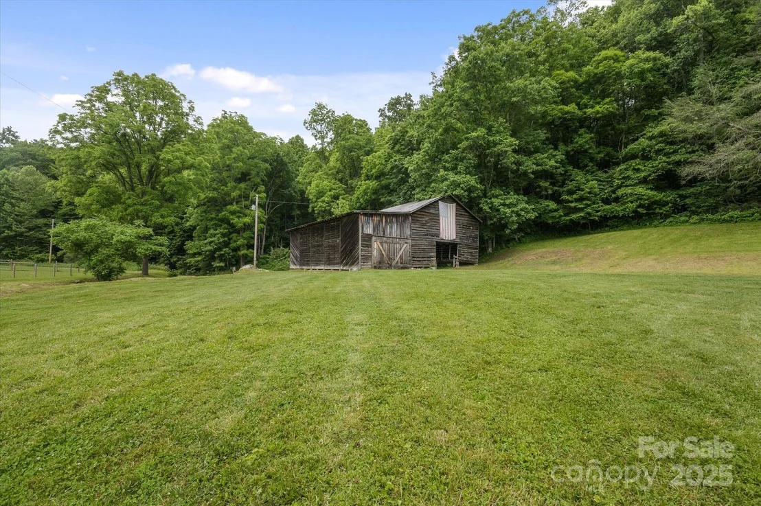 Photo of 942 Paint Fork Road