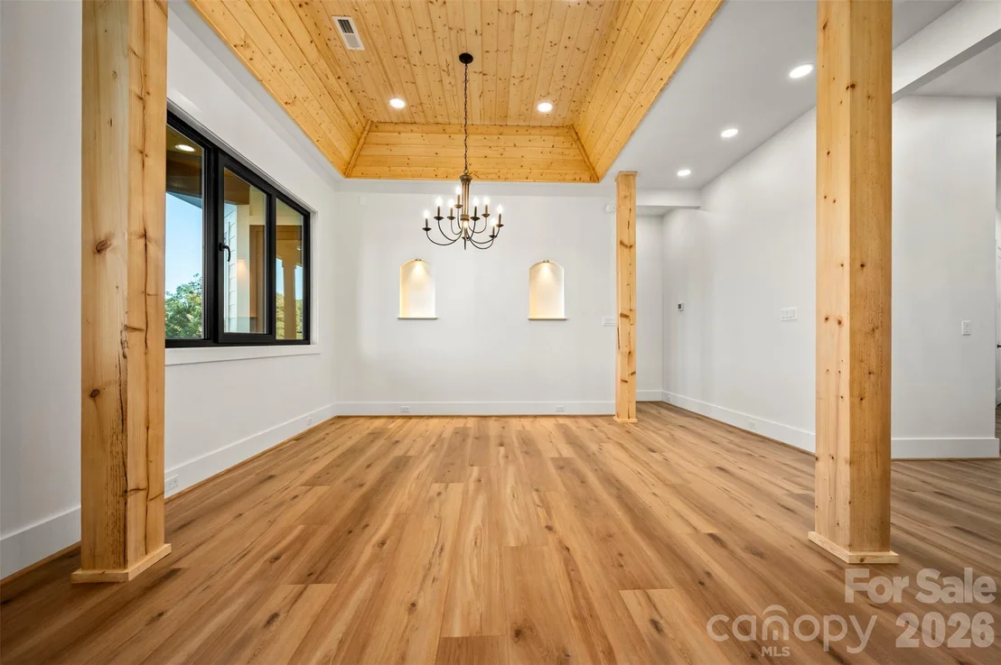 Photo of 438 Mapleton Lane