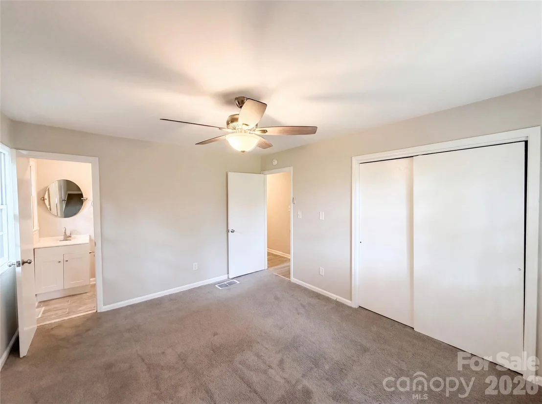 Photo of 141 Greenbriar Drive