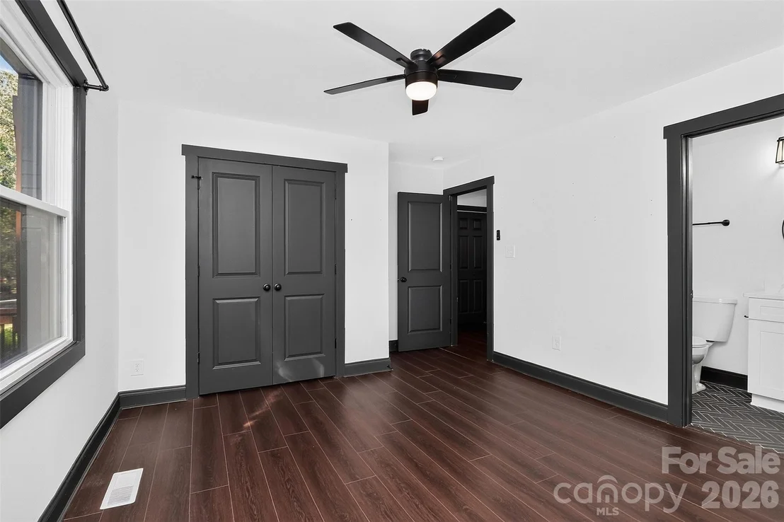 Photo of 2736 Royston Road