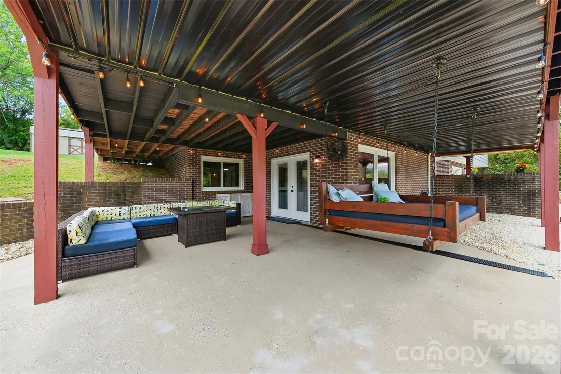 Photo of 2411 Robertson Lane