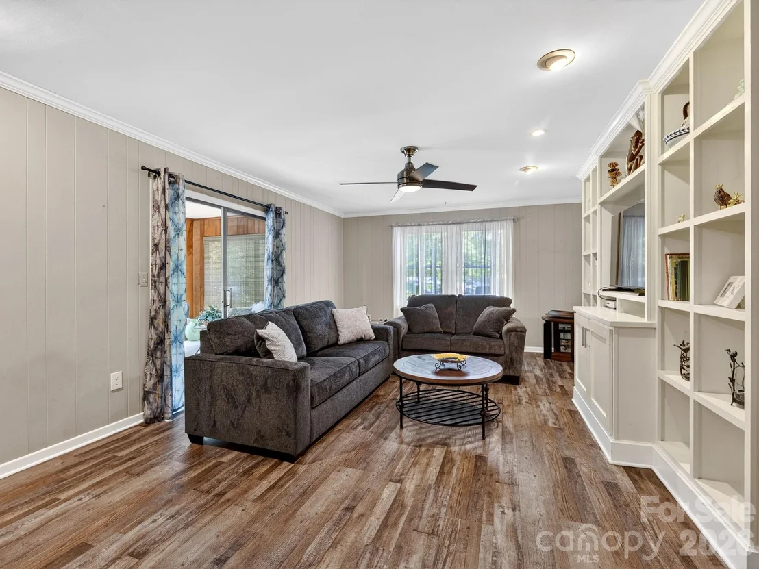 Photo of 707 Dogwood Trail
