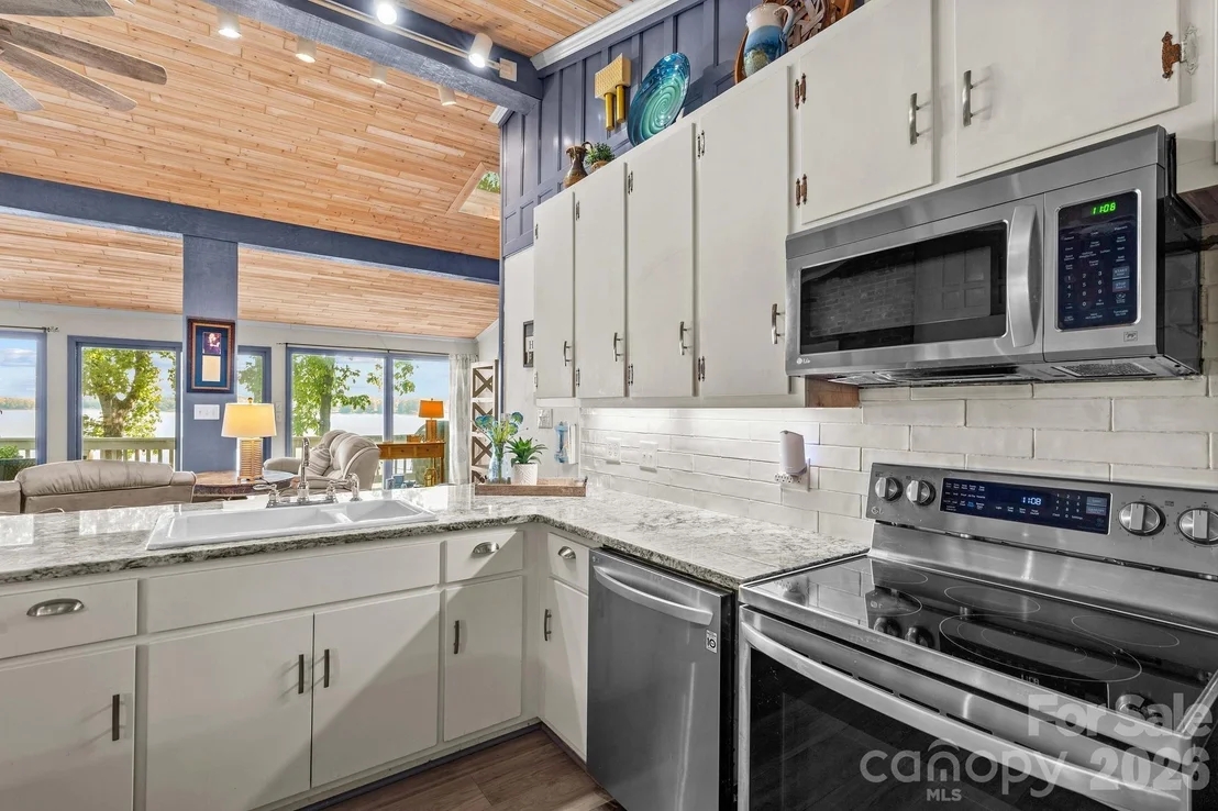 Photo of 395 Rendleman Drive