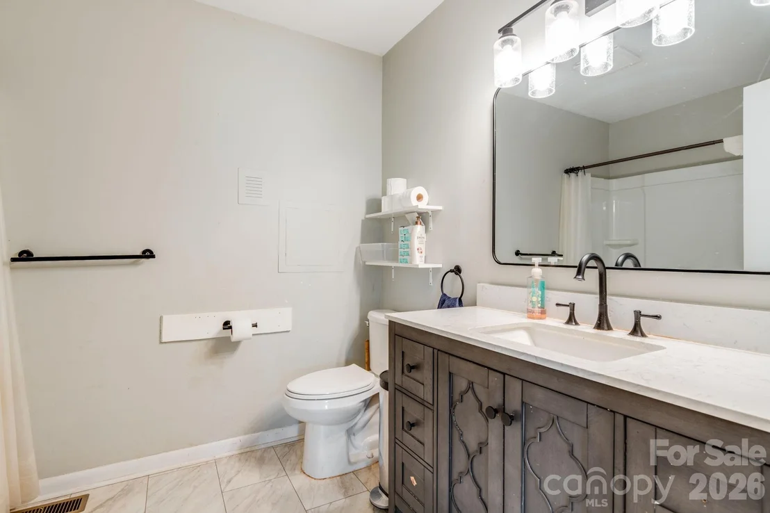 Photo of 1737 Whitesides Road