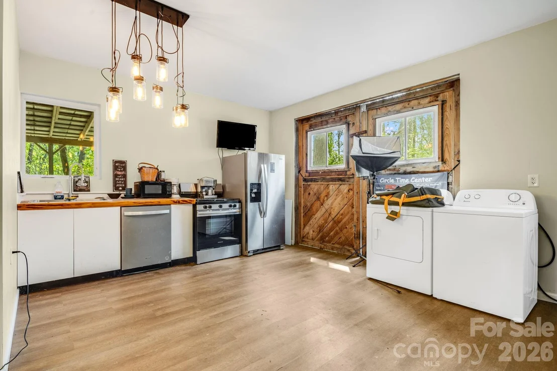 Photo of 1737 Whitesides Road