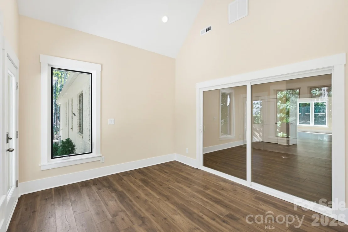 Photo of 2507 Forest Lawn Drive