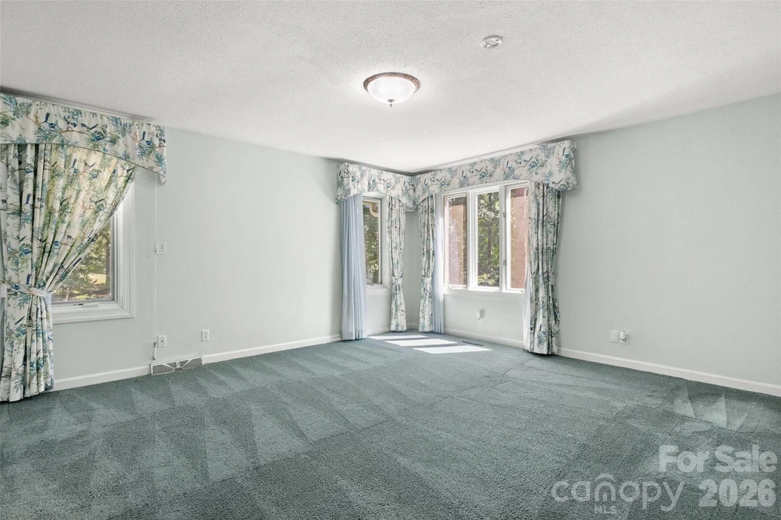Photo of 600 Fairway Drive
