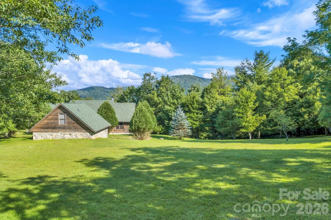 Photo of 525 Schoolhouse Ridge