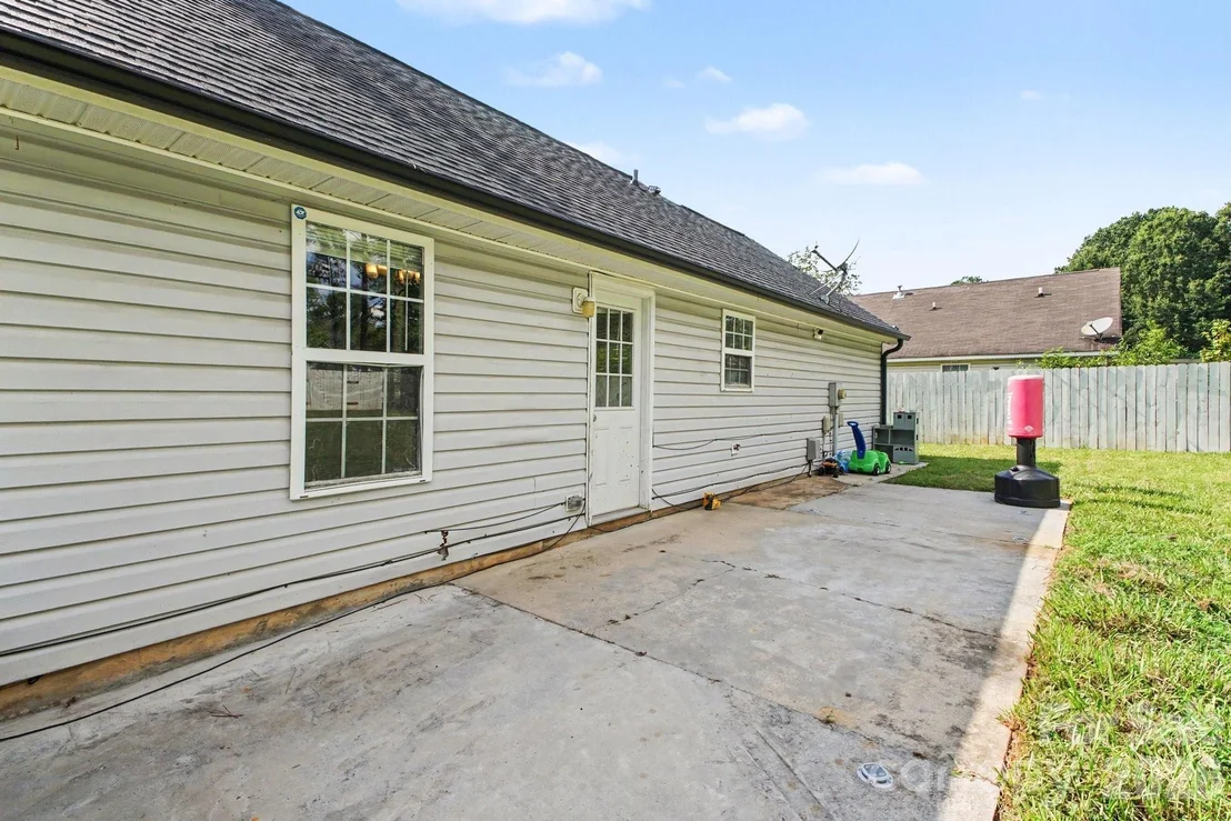 Photo of 1240 Log Cabin Road
