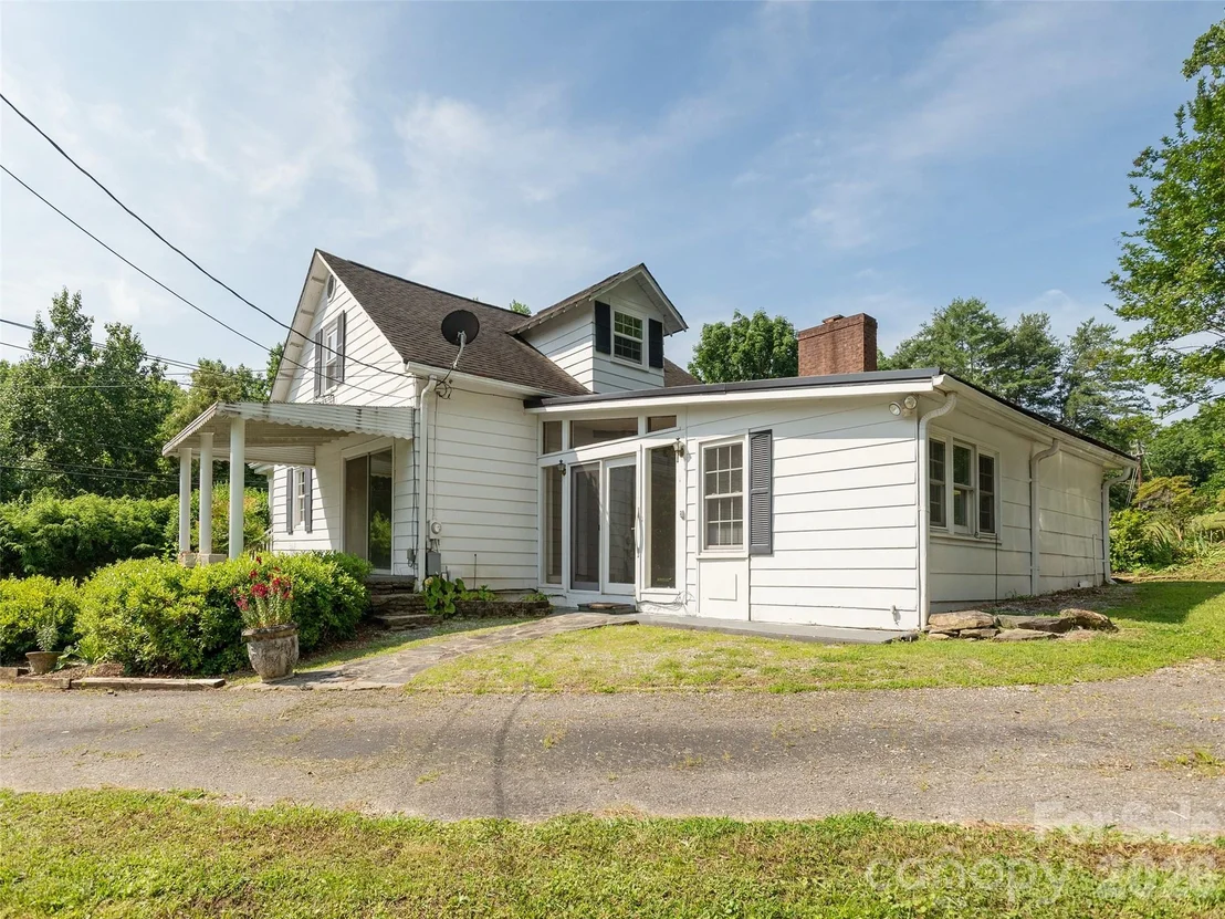 Photo of 34 Lockhart Road