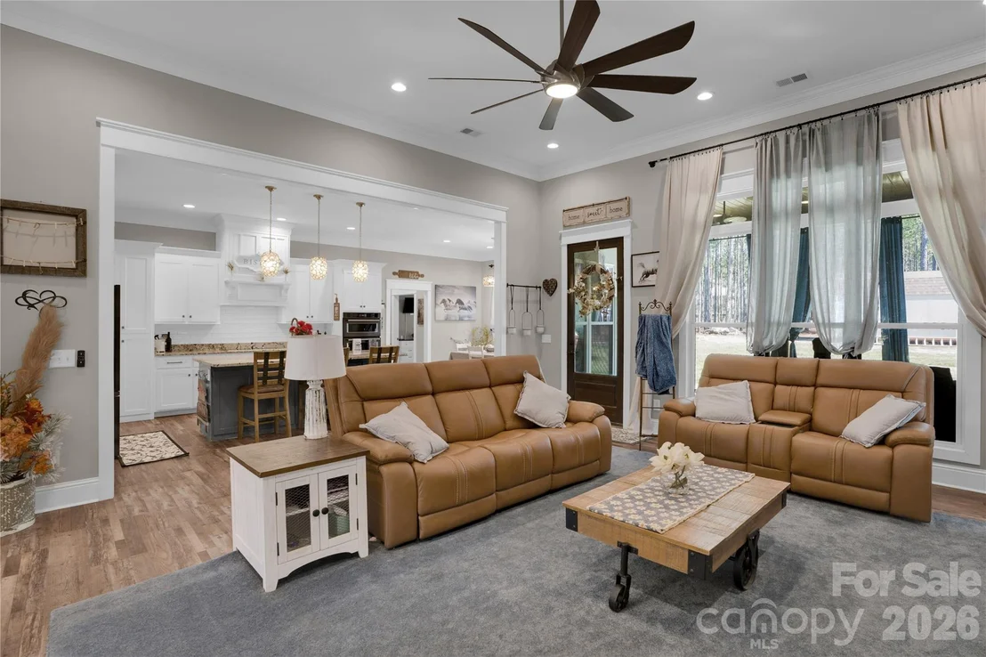 Photo of 2138 Lockhart Road