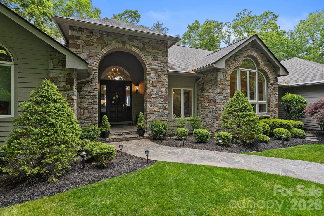 Photo of 209 Pineholt Lane