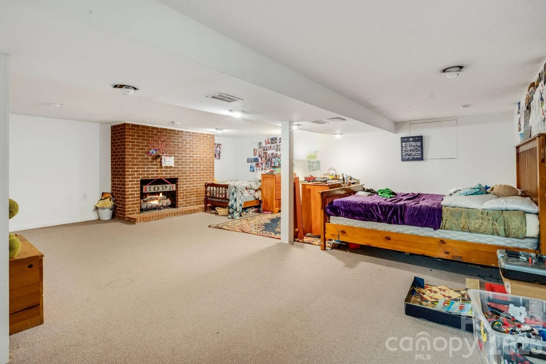 Photo of 1737 Whitesides Road