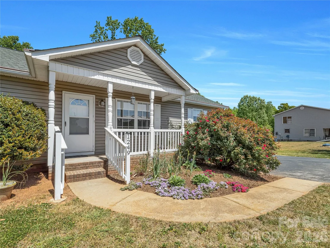 Photo of 1249 Melvin Hill Road