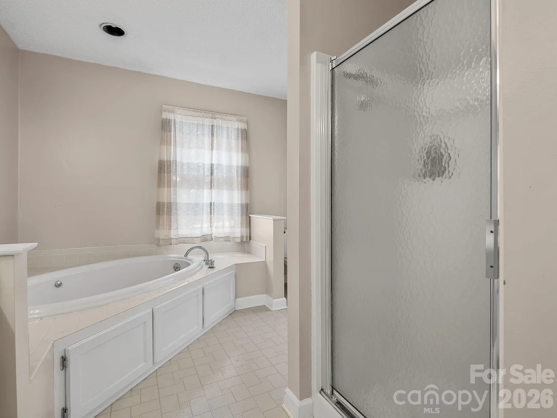 Photo of 1570 Roddy Road