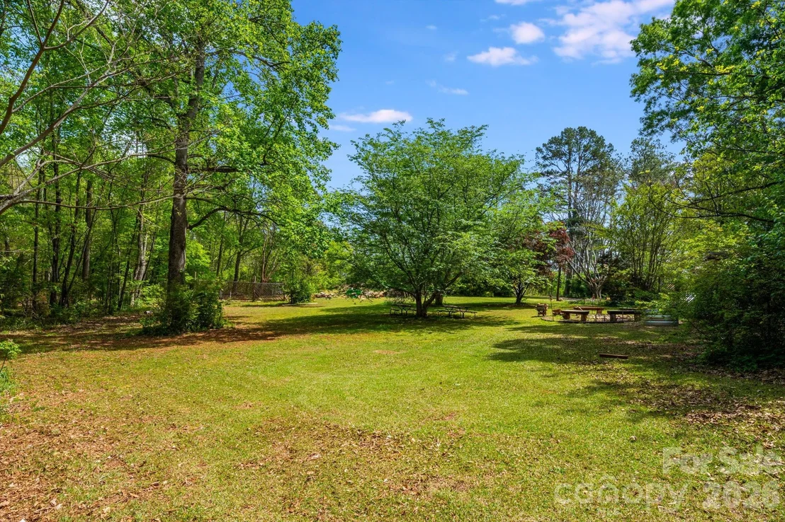 Photo of 1737 Whitesides Road