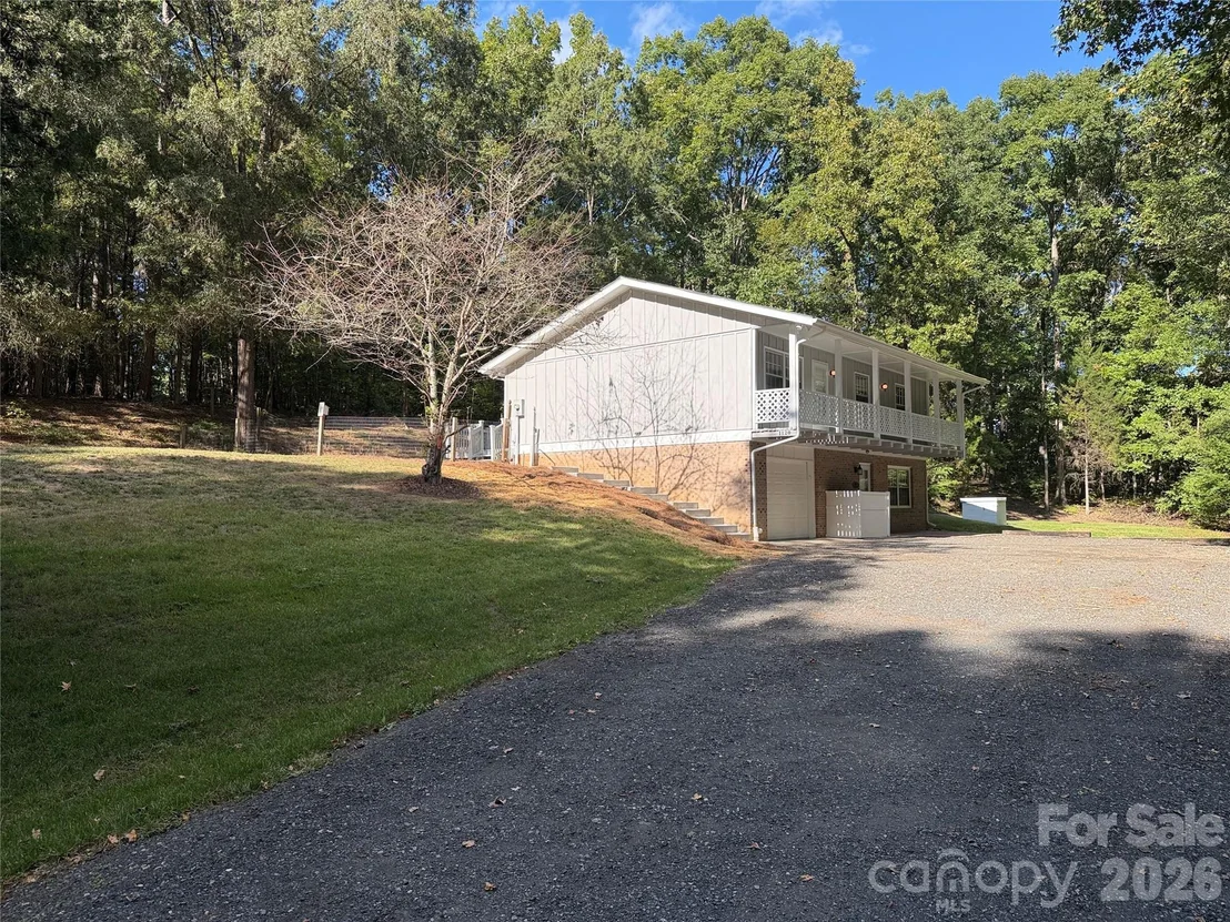 Photo of 1120 Emerald Drive