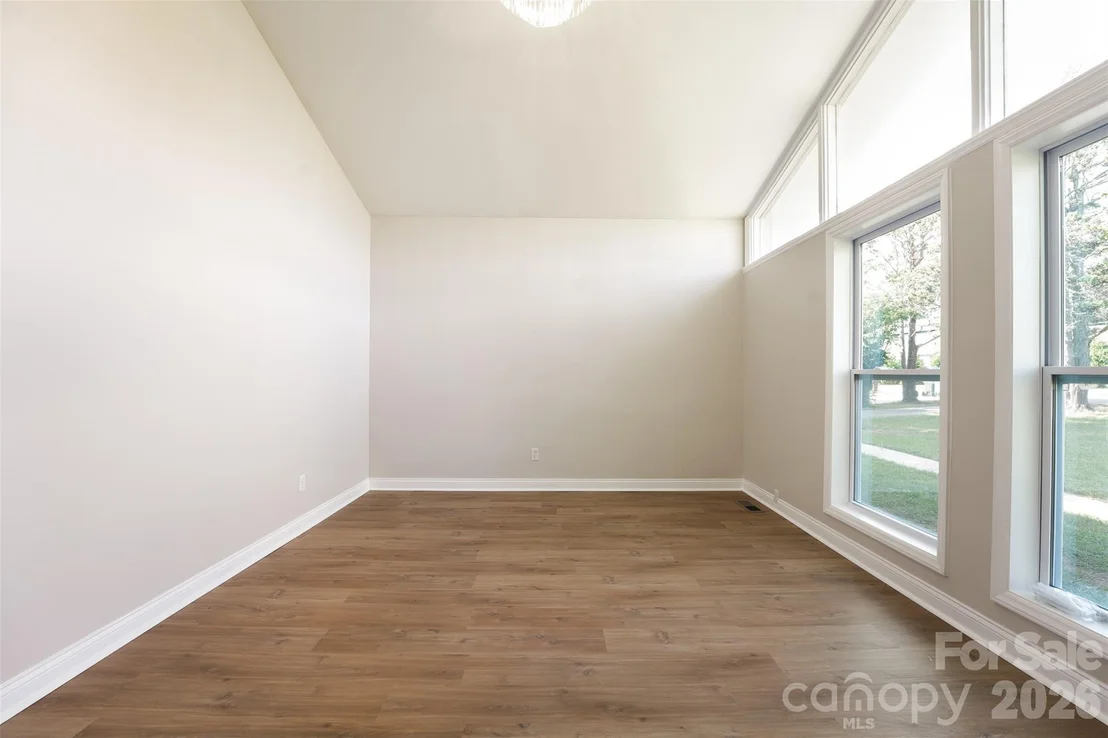 Photo of 1902 19th Avenue NE