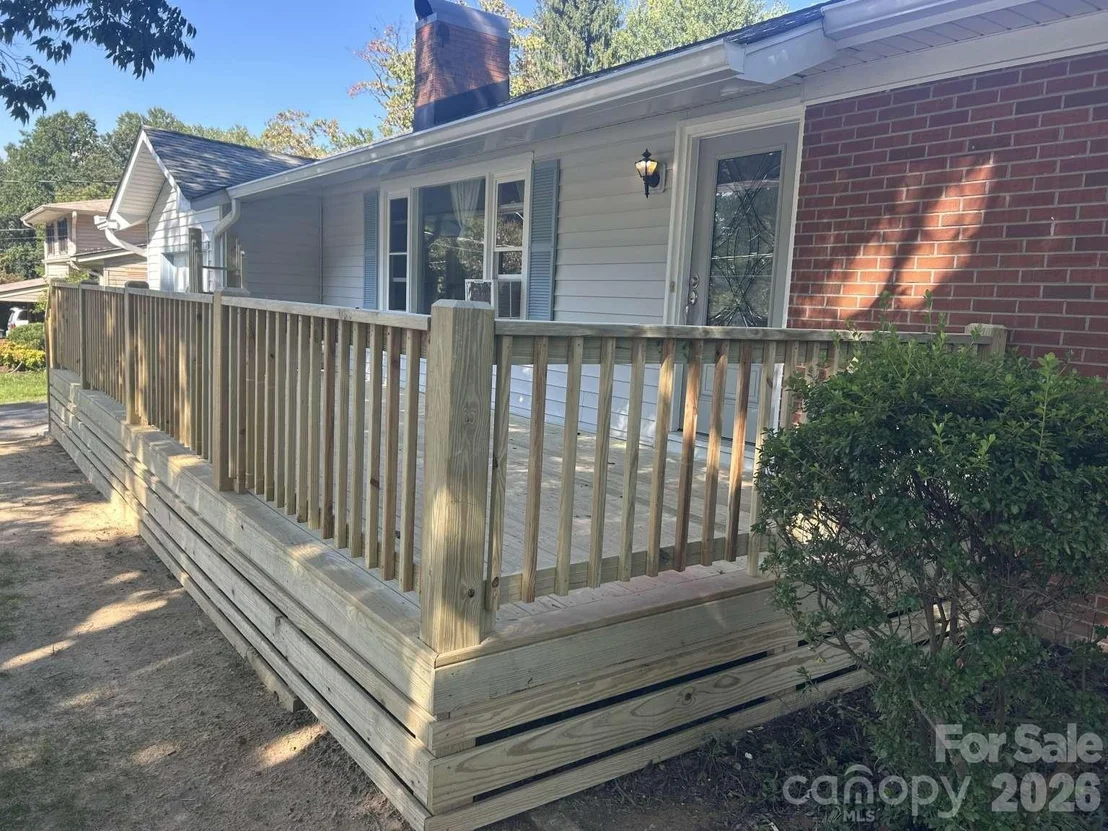 Photo of 1225 Pinebrook Circle