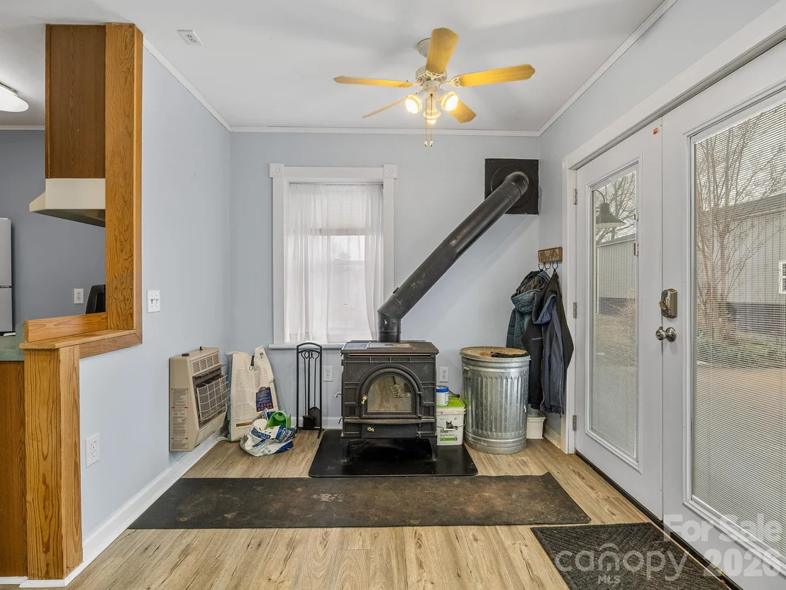 Photo of 1570 Roddy Road
