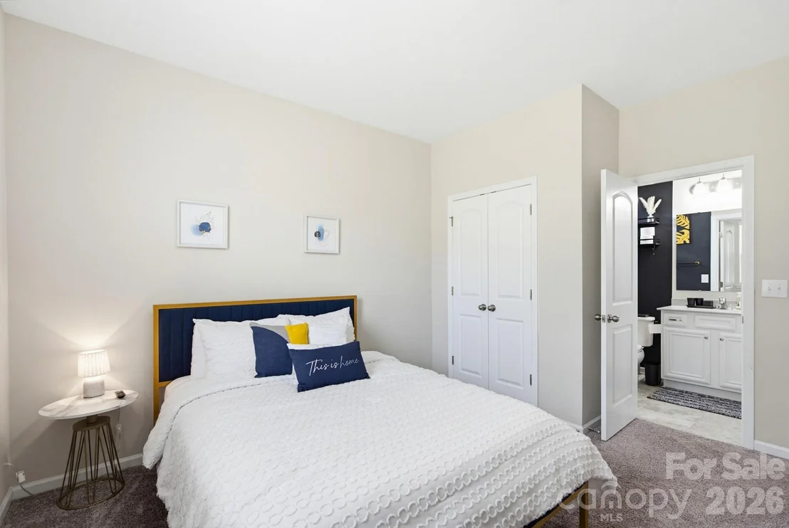 Photo of 840 Oak Manor Drive SE