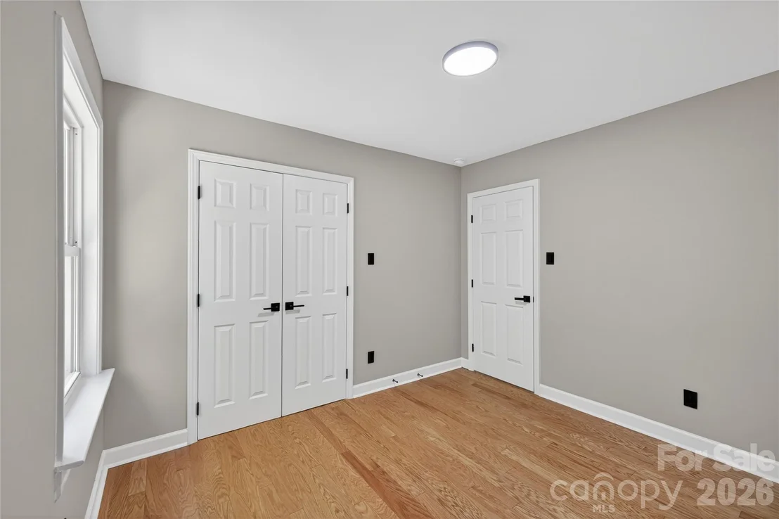 Photo of 300 Dollar Circle
