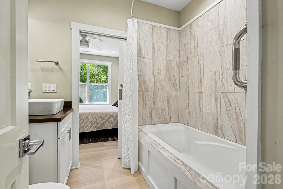 Photo of 1241 Hayes Road