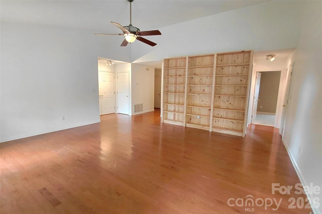 Photo of 1016 Thorncrest Drive