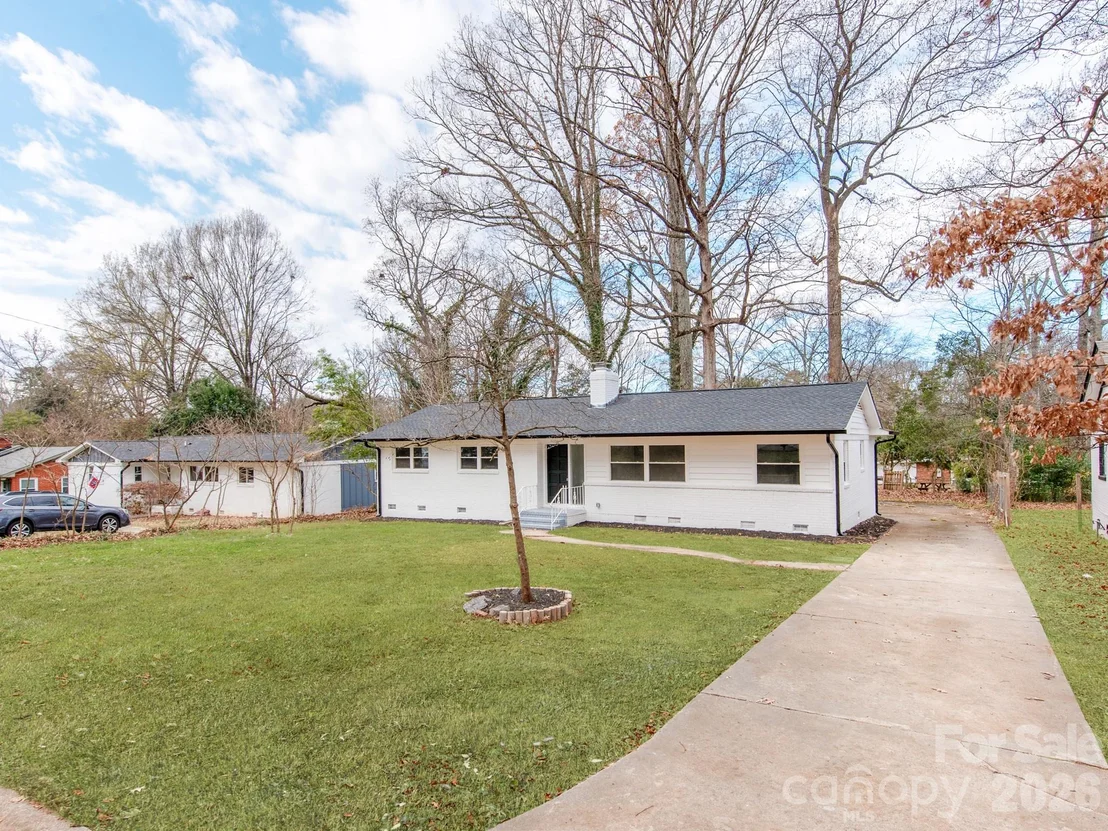 Photo of 2025 Birchcrest Drive