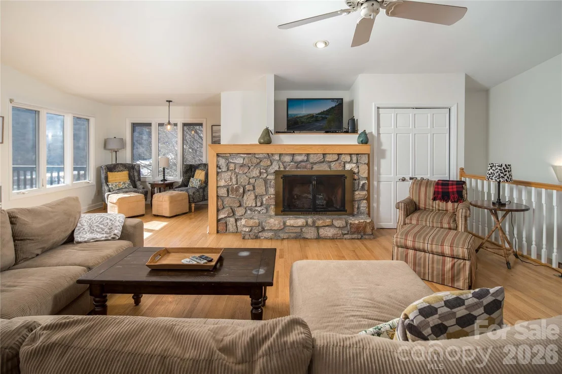 Photo of 1628 Skyland Drive