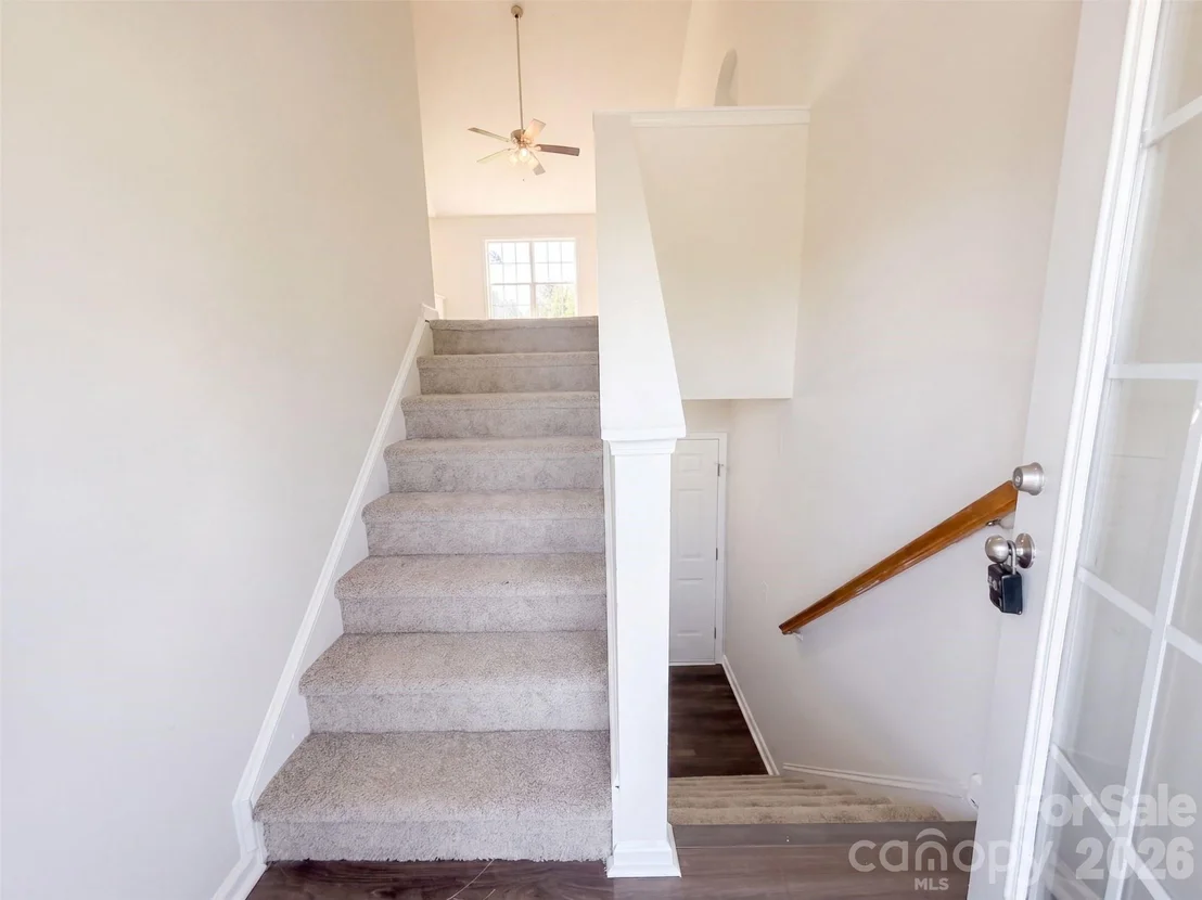 Photo of 1667 Oakview Way