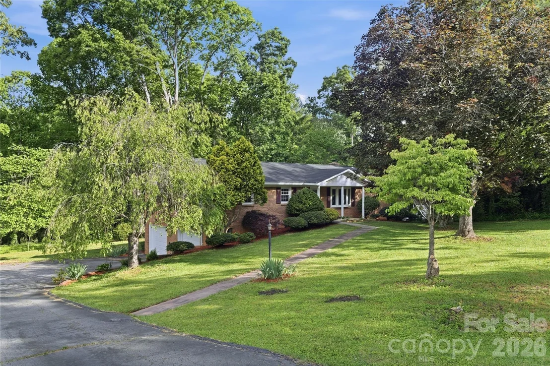 Photo of 123 Castleton Lane