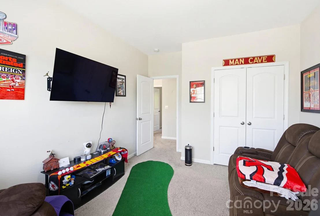 Photo of 840 Oak Manor Drive SE