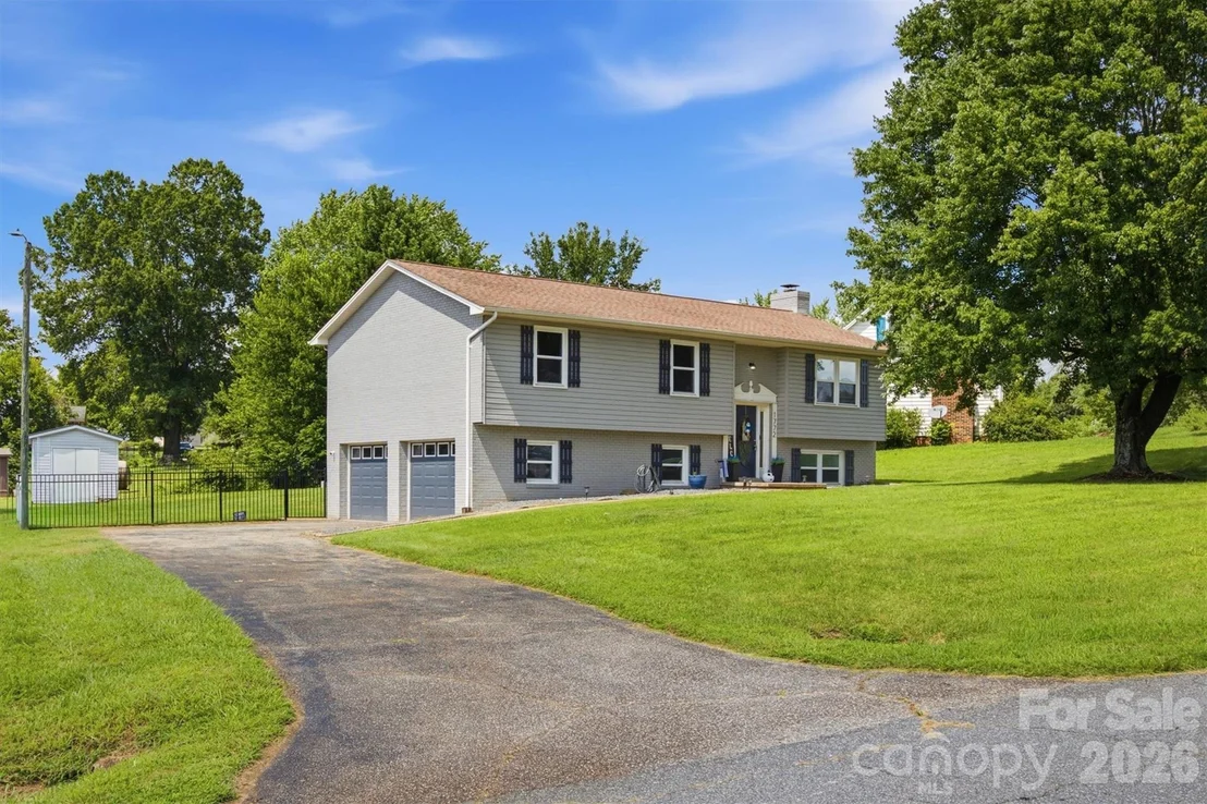 Photo of 1772 Woodridge Circle