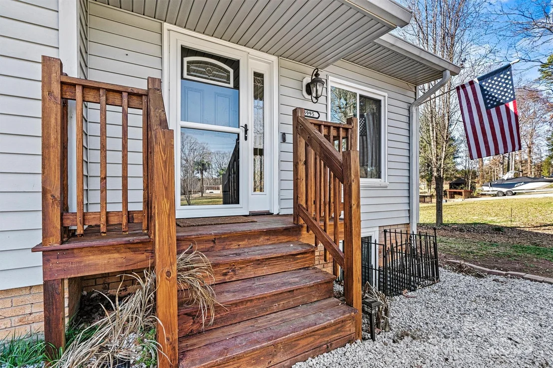 Photo of 3995 Burton Lane