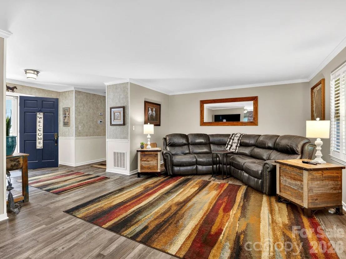 Photo of 707 Dogwood Trail