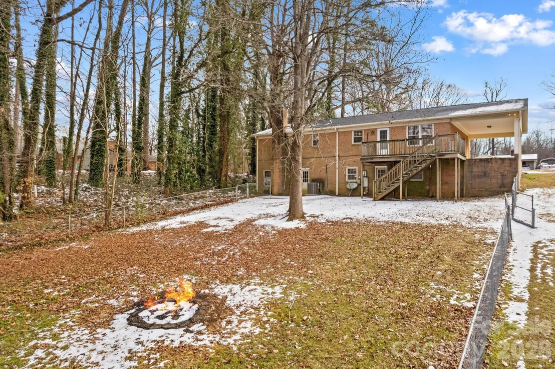 Photo of 535 Log Barn Road